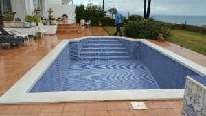 Swimming pool building and tiling