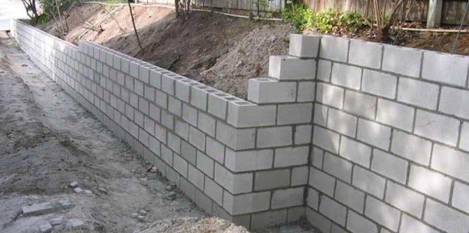 construction of concrete block retaining wall, Mijas